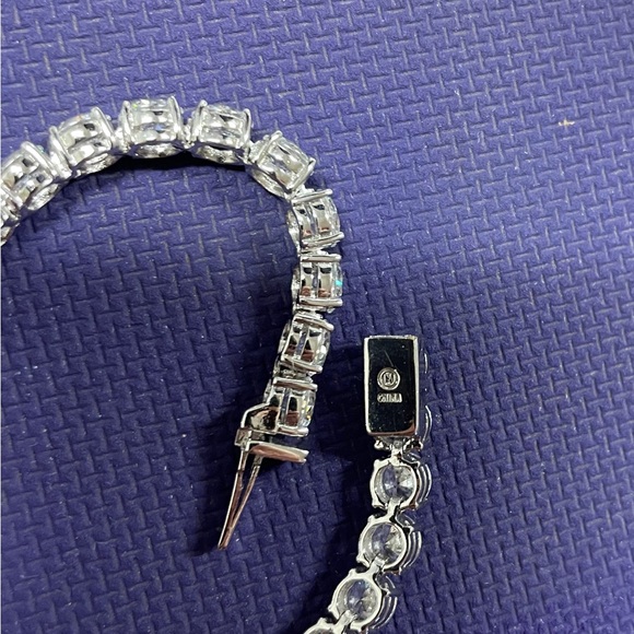 Nadri 7.5” crystal clear CZ tennis bracelet silver tone beautiful heavy quality - Picture 10 of 11